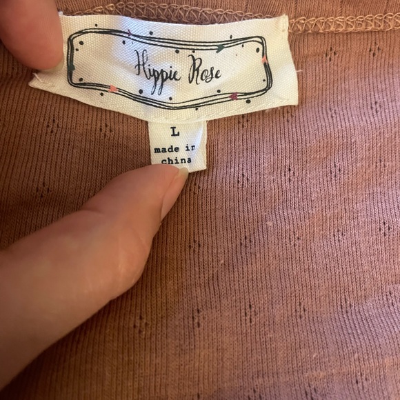 Short pink blouse with buttons. Round neck - Picture 2 of 2